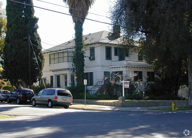 Primary Photo - West Fern Apartments