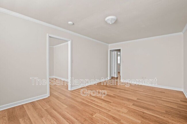 Building Photo - 2214 Van Buren Ave