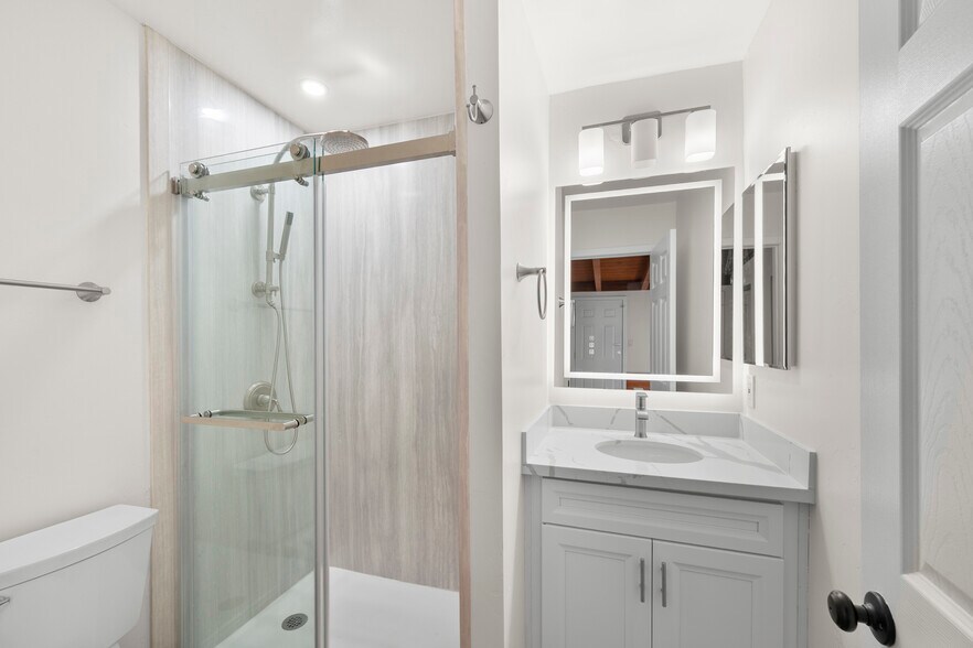 Building Photo - 3440 Hershey St