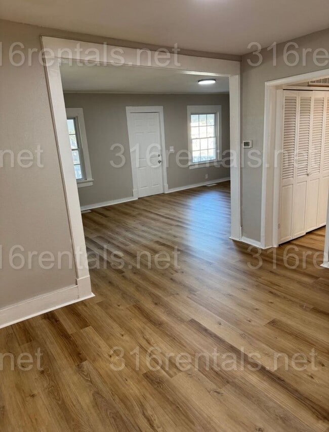 Building Photo - Recently Remodeled 3 Bedroom Home