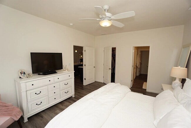 Building Photo - 2922 Poinciana Dr