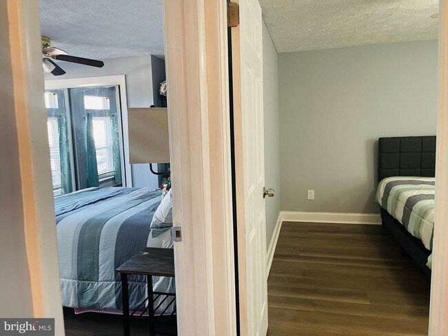 Building Photo - 13200 Cabinwood Dr