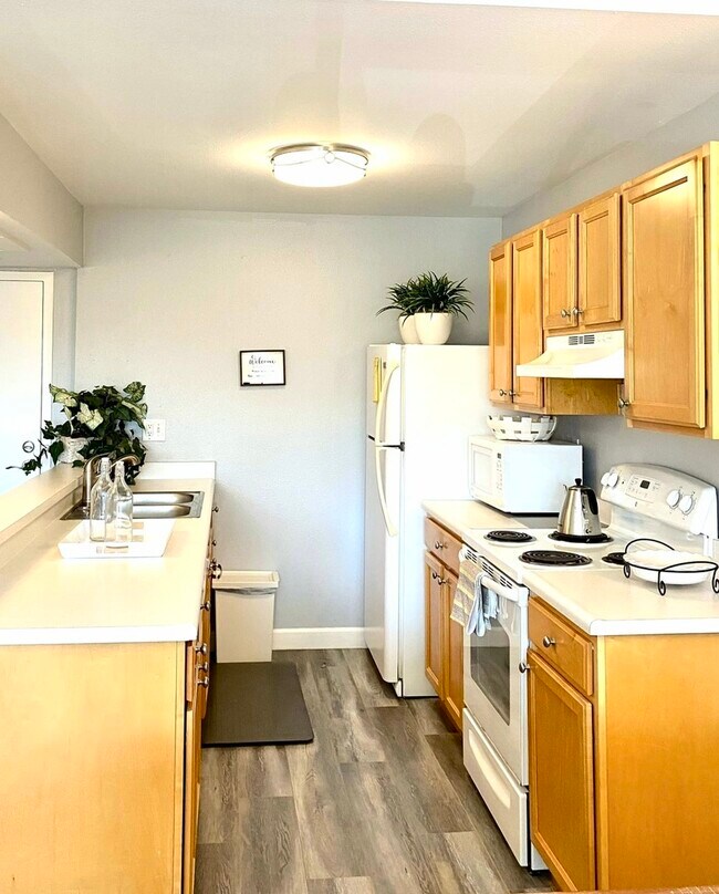 Kitchen - 6171 Rancho Mission Rd