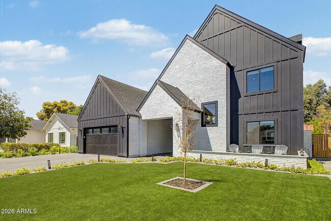 Building Photo - 3526 E Hazelwood St