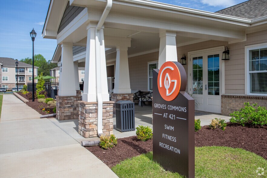 Leasing Office - The Groves at 421