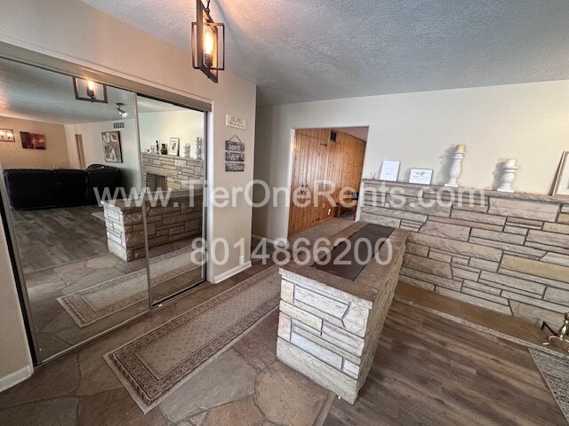 Building Photo - NO DEPOSIT option available for qualified ...