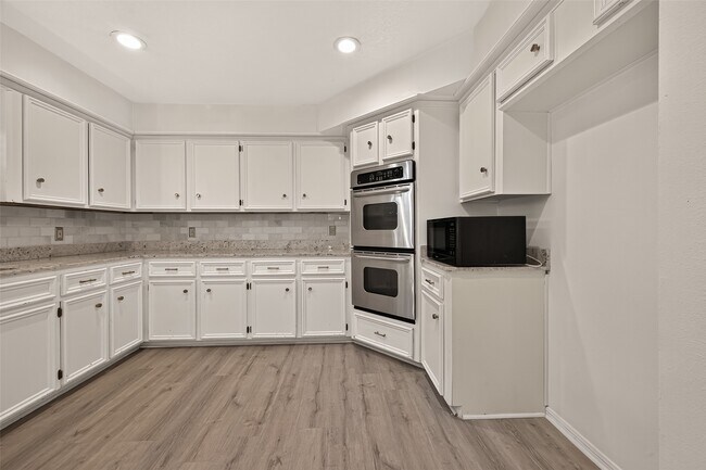Building Photo - 12619 Chriswood Dr