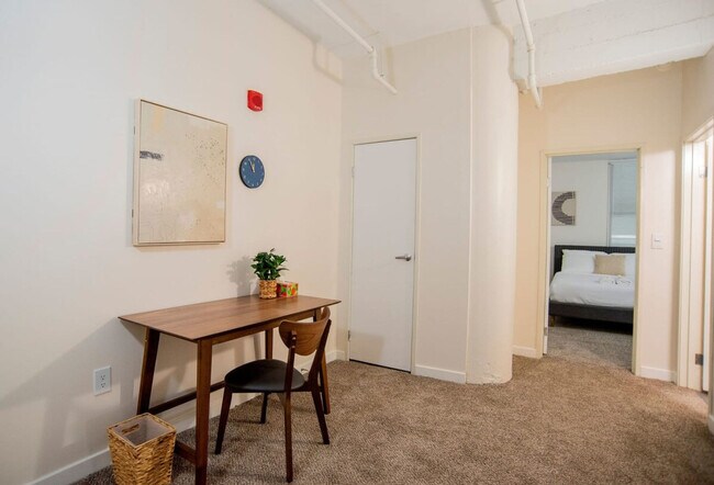 Building Photo - 125 W Market St