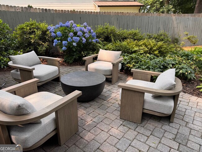 Building Photo - 28 Clay St SE