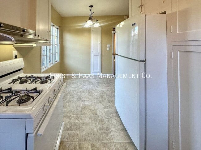 Building Photo - 601 Termino Ave