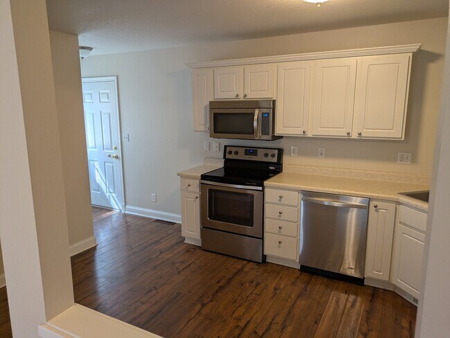 Building Photo - 2410 Eaton Ave