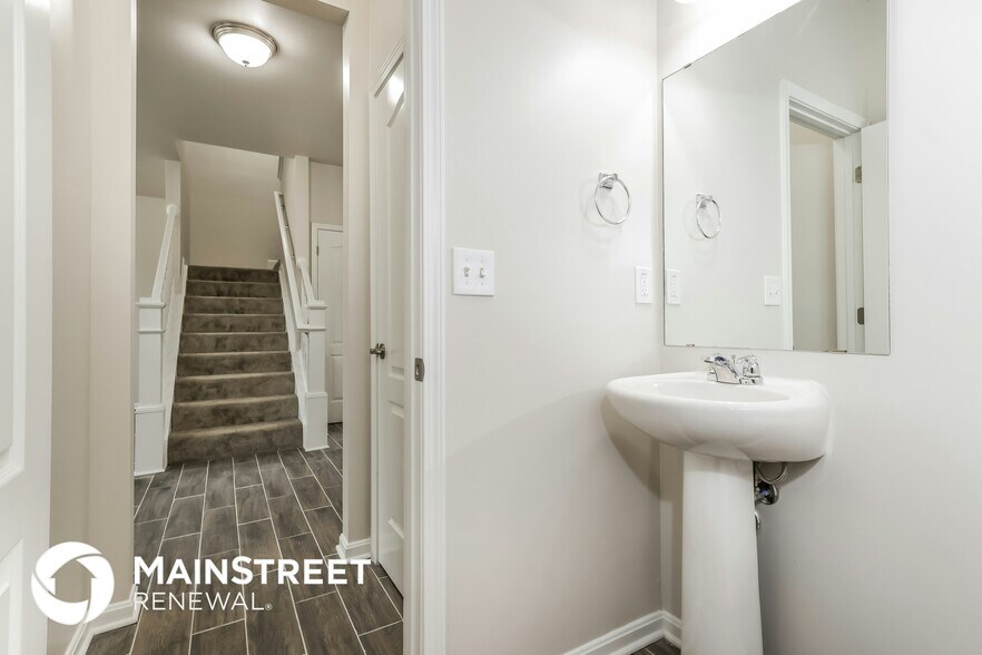 Building Photo - 16991 Green Crest Ln