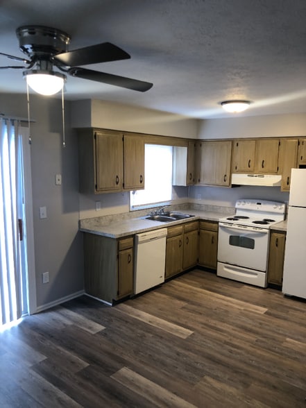 Building Photo - 2206 Harsh Ave SE