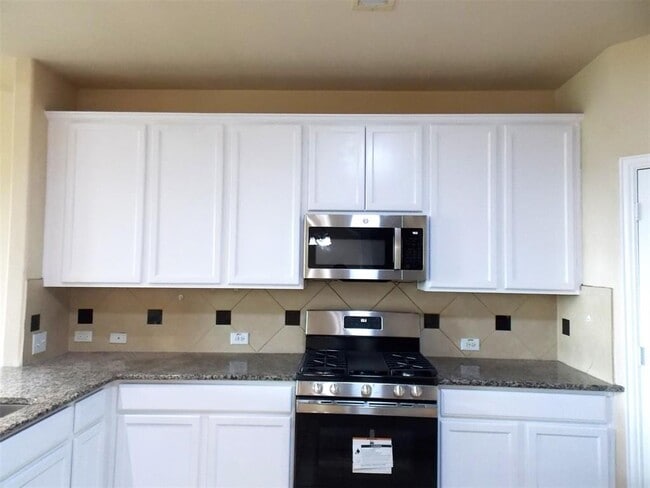 Building Photo - 6130 Carver Pines Dr