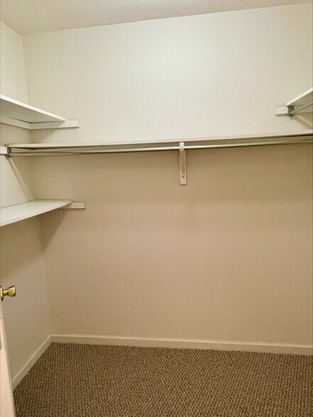 Building Photo - 496 Pheasant Run