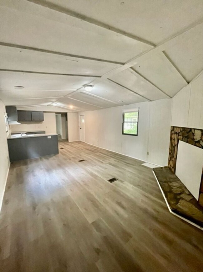 Building Photo - Adorable 2 bedroom 2 bath Moble Home located it Dallas