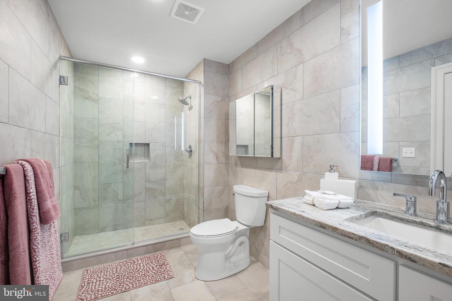 Building Photo - 1422 Chestnut St