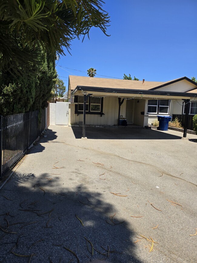 Building Photo - 13229 Schoenborn St