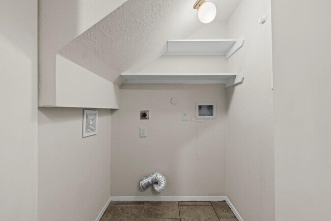 Building Photo - 1617 Nichole Woods Dr