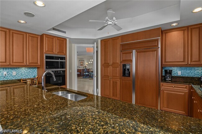 Building Photo - 8787 Bay Colony Dr
