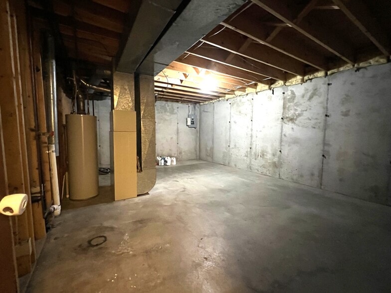 Large storage room - 3222 N Longfellow Ct