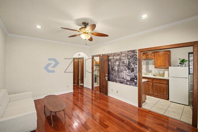 Building Photo - Unit 120