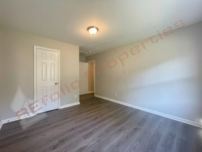 Building Photo - 601 Larchwood Dr