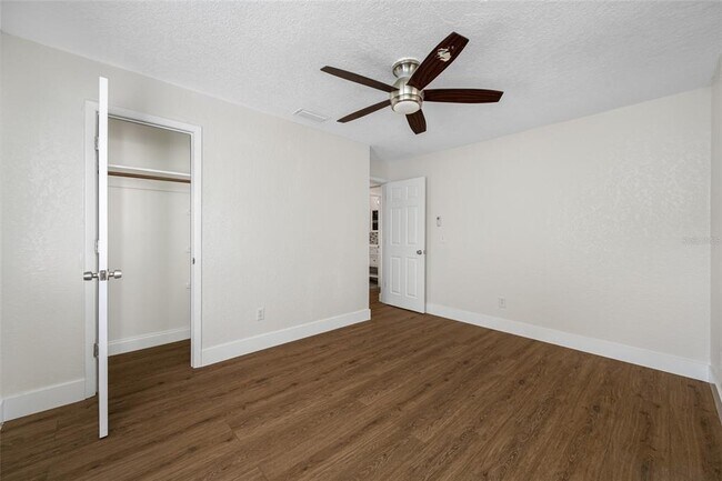 Building Photo - 18812 Carr Dr