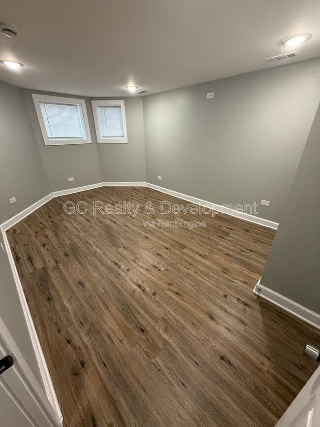 Building Photo - 6416 S Drexel Ave