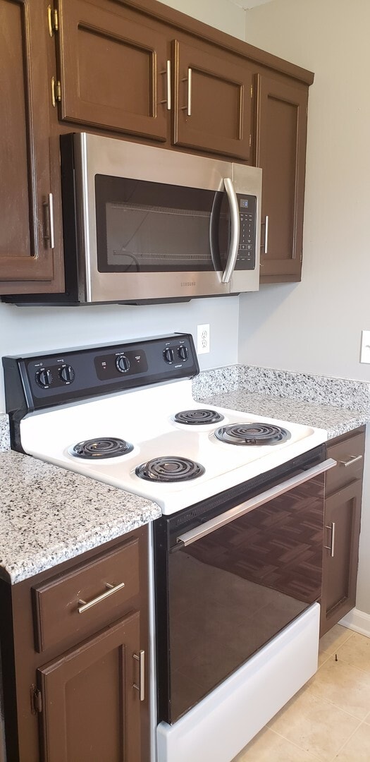 Building Photo - Prime Location! Beautiful 3Br/2 BA Just Minutes from Post!?