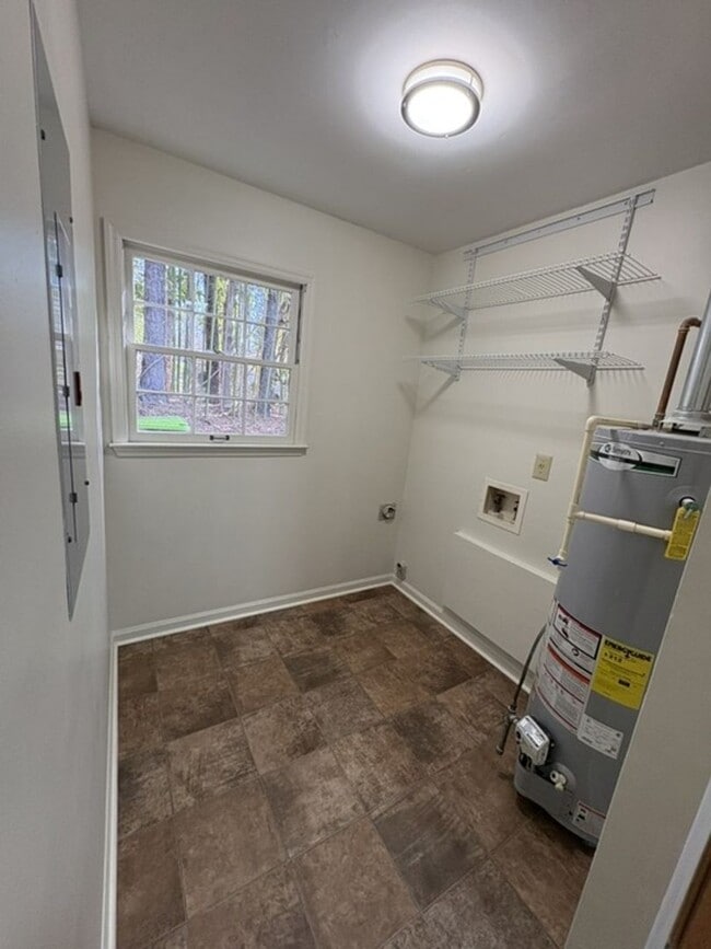 Building Photo - 11 Brookfield Dr