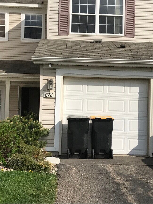 3 - 676 Cobblestone Way