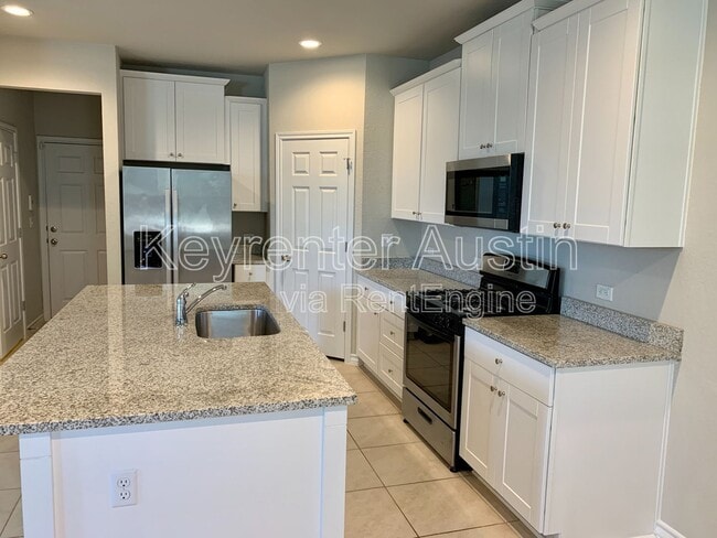 Building Photo - 1704 Los Olivios Wy