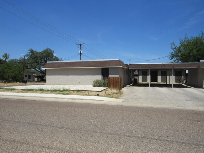 Building Photo - 2401 E Frost St