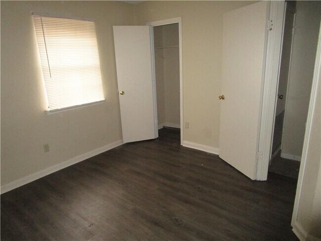 Building Photo - 115 Rue Royale Rue