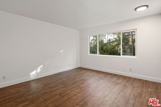 Building Photo - 16541 Park Ln Cir