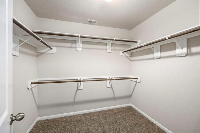 Building Photo - 2256 Raider Dr
