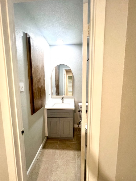 Building Photo - 2407 Ventura Dr