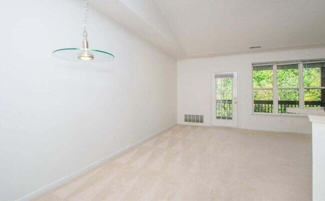 Building Photo - 1430 Fox Pointe Cir