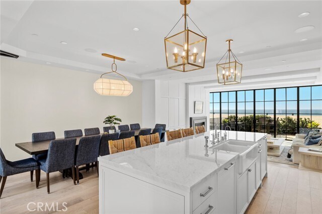 Building Photo - 2428 The Strand