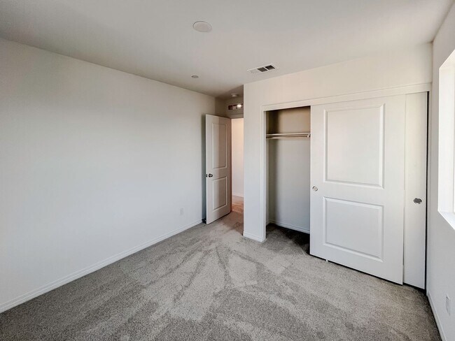 Building Photo - NEWER CONSTRUCTION ~SOLAR~ 3 BED 3 BATH BE...