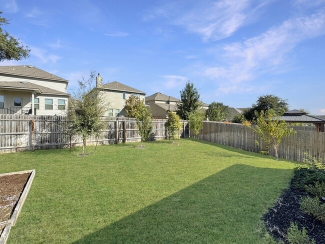 Building Photo - 736 Ft Leonard