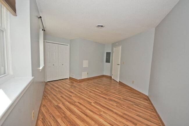 Bedroom Suite - 112 Franklin St