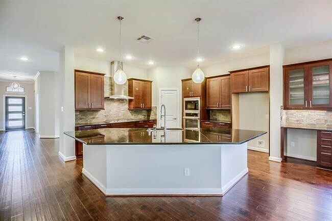 Building Photo - 17106 Rainier Creek Dr