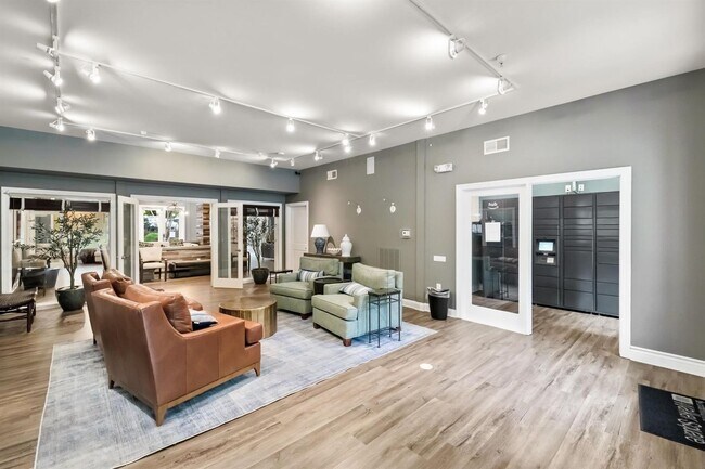 Building Photo - Fabulous 1BR condo in popular Walker Square