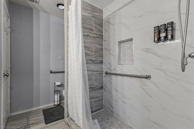 Building Photo - 1531 Pickwick Ln