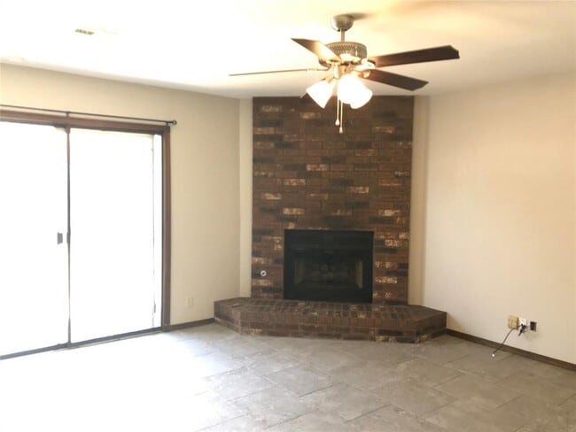 Building Photo - 2701 Belknap Ave