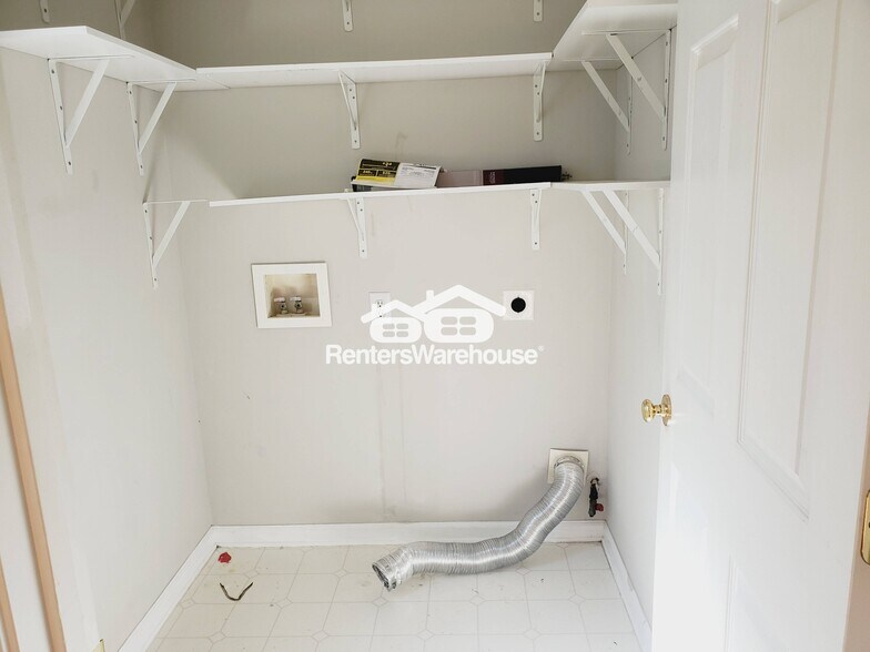 Building Photo - 2706 Cottesford Dr SE