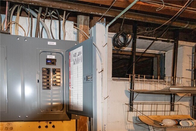 Building Photo - 194 Boncroft Dr