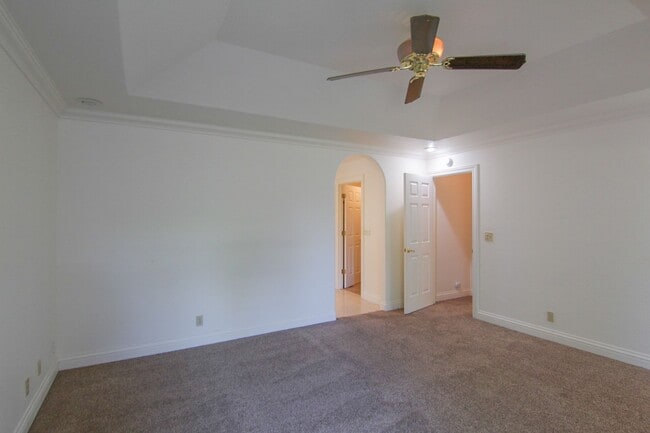 Building Photo - 3 Bedroom Home in Country Heights